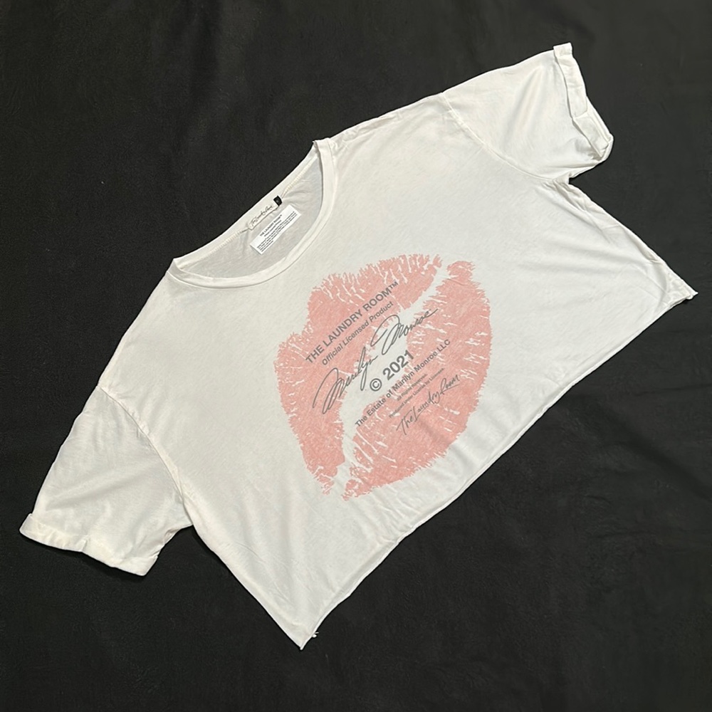 Marilyn Monroe Kiss Crop Oversized Tee 
💋